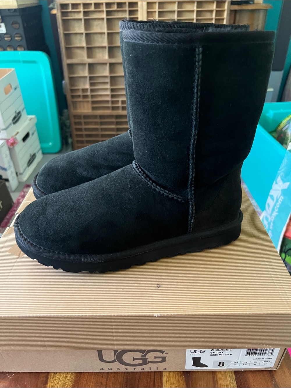UGG Women’s Classic Short Boot Black, 8
